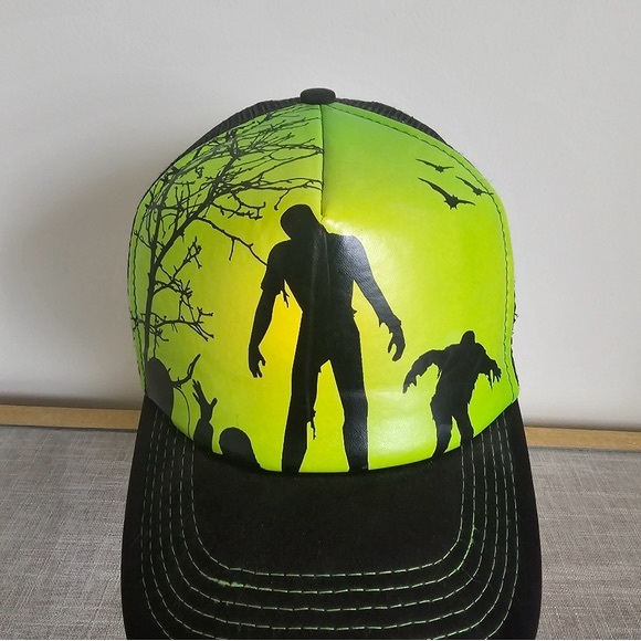 Hollywood Mirror Hat - Picture 2 of 11